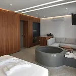 Apartment Rose N Stone, Queen, Luxury *