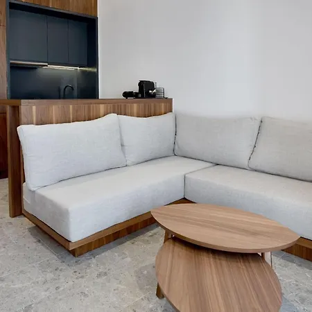 Rose N Stone, Queen, Luxury Apartment