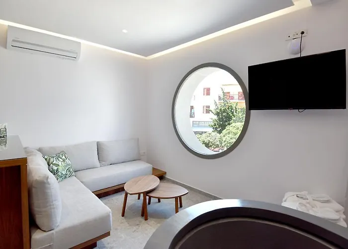 Rose N Stone, Queen, Luxury