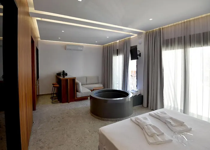 Rose N Stone, Queen, Luxury