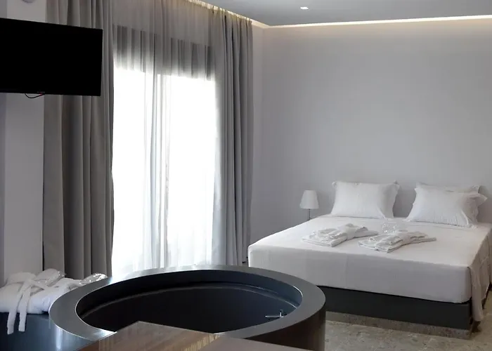 Rose N Stone, Queen, Luxury * Tínos